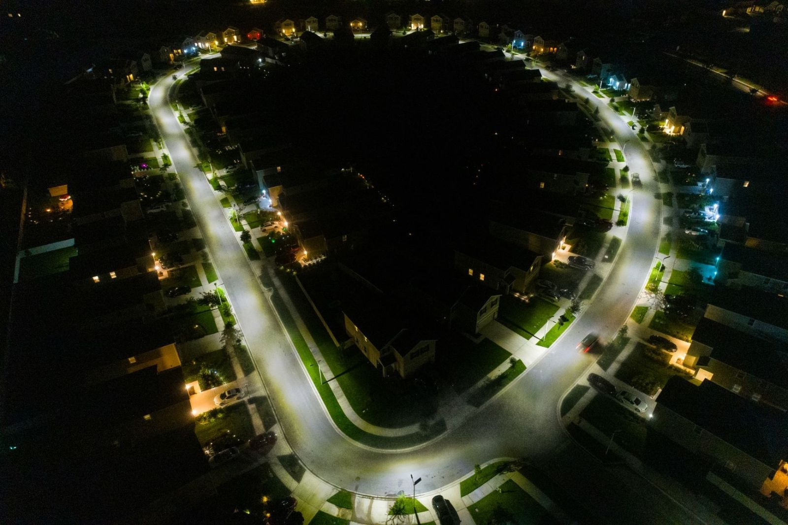 circle of streetlights at night